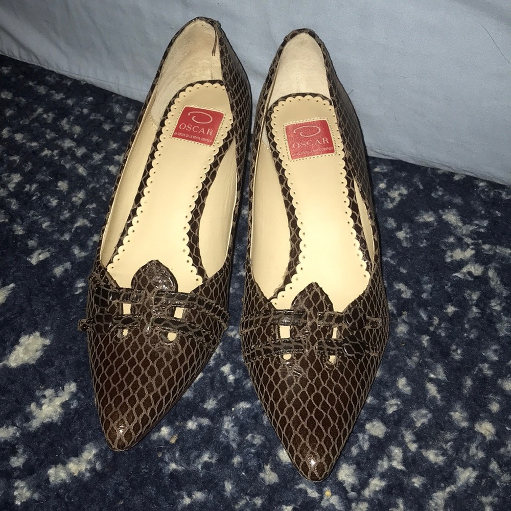 Pointed toe kitten heel